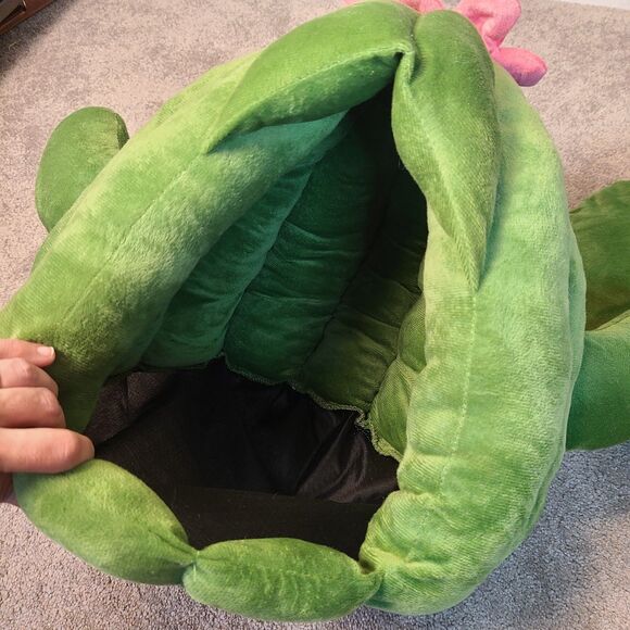 NEW Heart to Tail Plush Cactus Cat Dog bed - Unique Style, Made for Snuggling - Picture 3 of 13